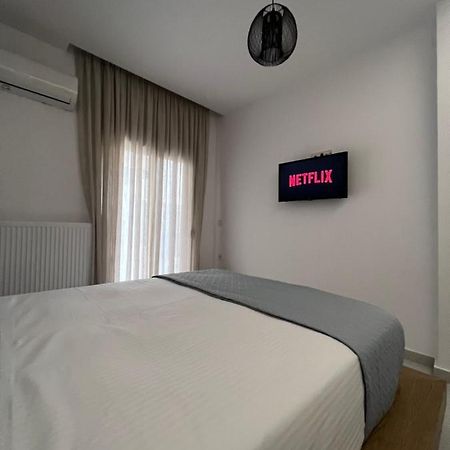 Modern Apartment Close To Airport With Gym And Bbq イラクリオン エクステリア 写真
