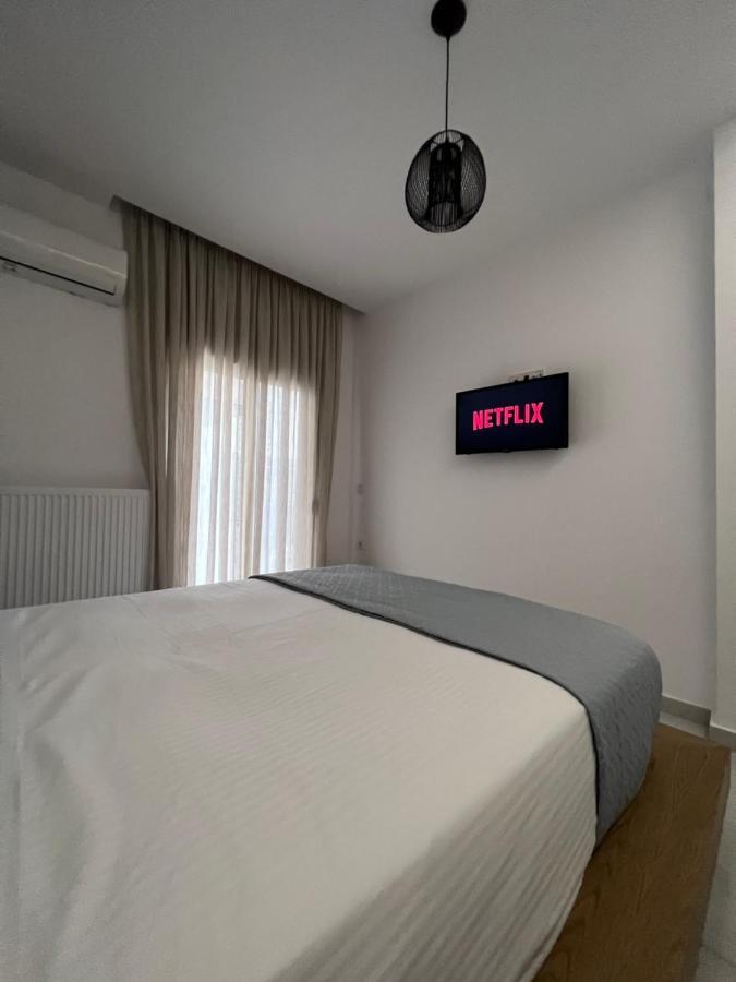 Modern Apartment Close To Airport With Gym And Bbq イラクリオン エクステリア 写真