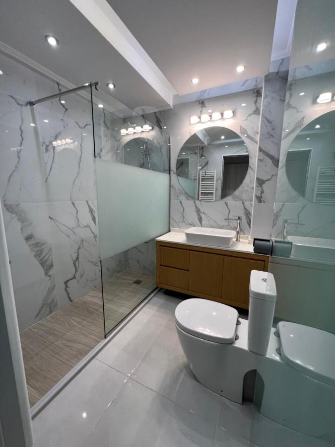 Modern Apartment Close To Airport With Gym And Bbq イラクリオン エクステリア 写真