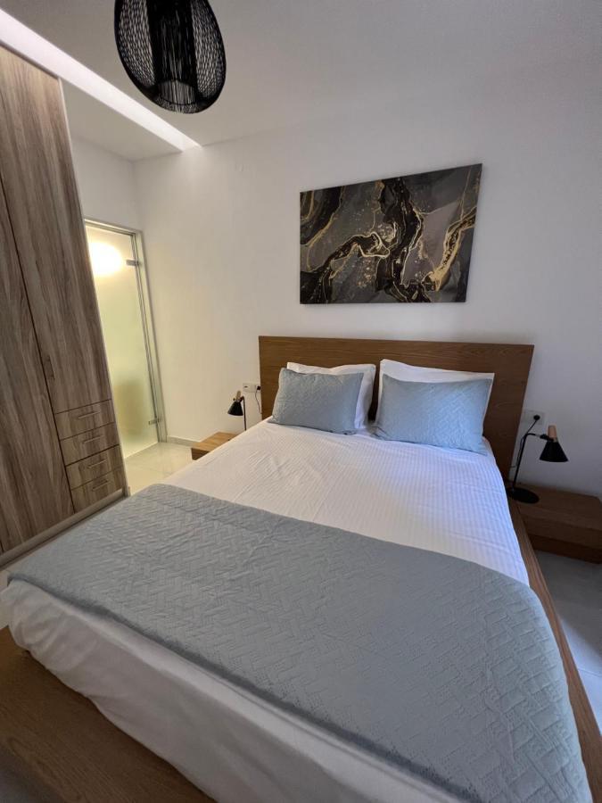 Modern Apartment Close To Airport With Gym And Bbq イラクリオン エクステリア 写真