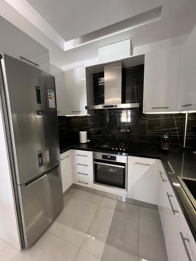 Modern Apartment Close To Airport With Gym And Bbq イラクリオン エクステリア 写真